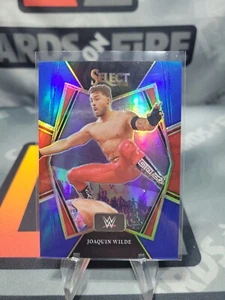 2022 Panini Select WWE Premier Level Blue Prizm /199 Joaquin Wilde #135 - Foto 1 di 3