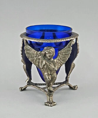9333005 Kleine Steckvase Zinn Engel kobaltblauer Glaseinsatz um 1920 H 13 cm - Bild 1 von 3
