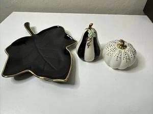 Lenox Pumpkin Gourd Salt & Pepper Shakers with Leaf Tray Black White Fall - Picture 1 of 21