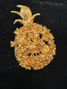 ALICE CAVINESS VINTAGE RHINETONE PINEAPPLE BROOCH - Picture 1 of 4