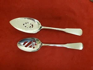 Servidor de cuchara y pasteles perforados First Colony 1881 Rogers placa de plata - Imagen 1 de 6