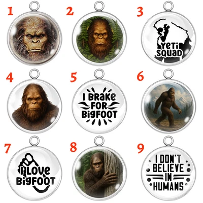 Avistamientos de Sasquatch: dijes de cabujón de vidrio Bigfoot Foto 1 de 4