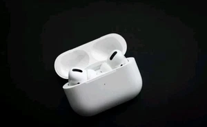 Airpods Pro 2nd Generation with Wireless Charging case (USB-C).... - Photo 1 sur 4